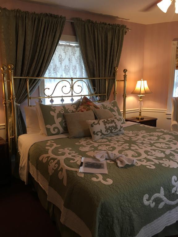 Parsonage Inn Bed And Breakfast Сент-Майклс Экстерьер фото