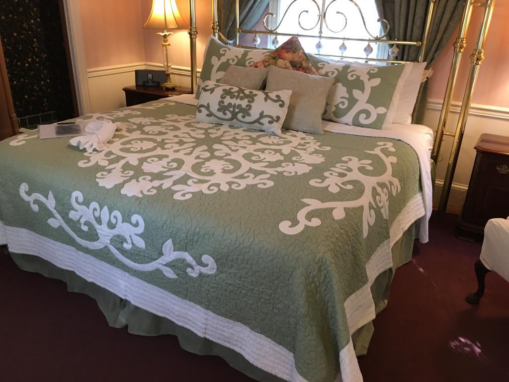 Parsonage Inn Bed And Breakfast Сент-Майклс Экстерьер фото