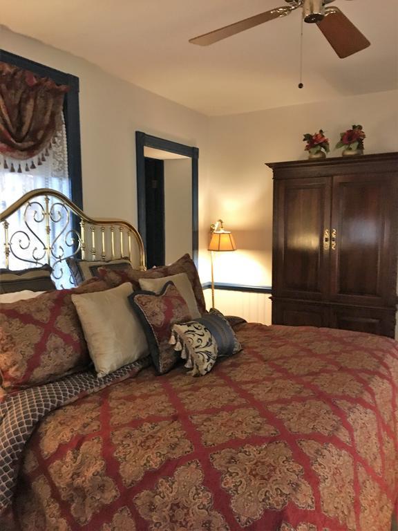 Parsonage Inn Bed And Breakfast Сент-Майклс Экстерьер фото
