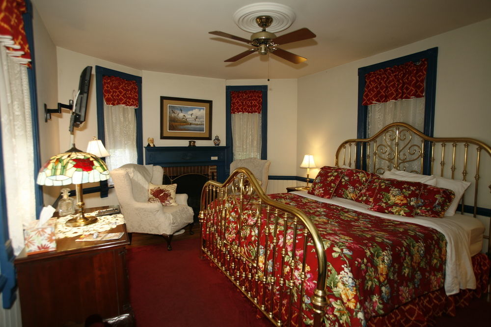 Parsonage Inn Bed And Breakfast Сент-Майклс Экстерьер фото