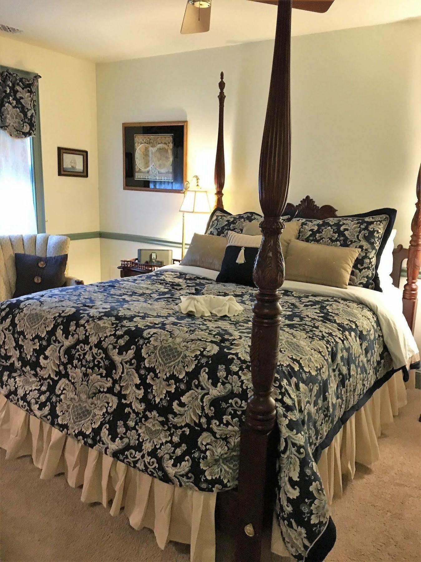 Parsonage Inn Bed And Breakfast Сент-Майклс Экстерьер фото