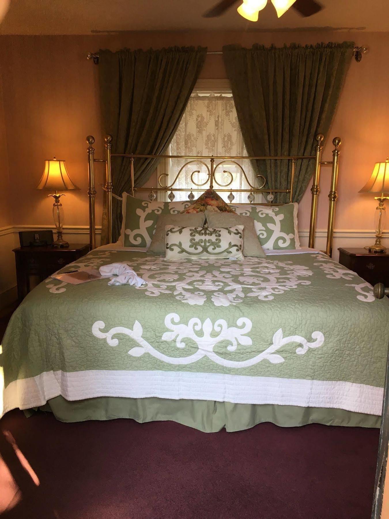 Parsonage Inn Bed And Breakfast Сент-Майклс Экстерьер фото