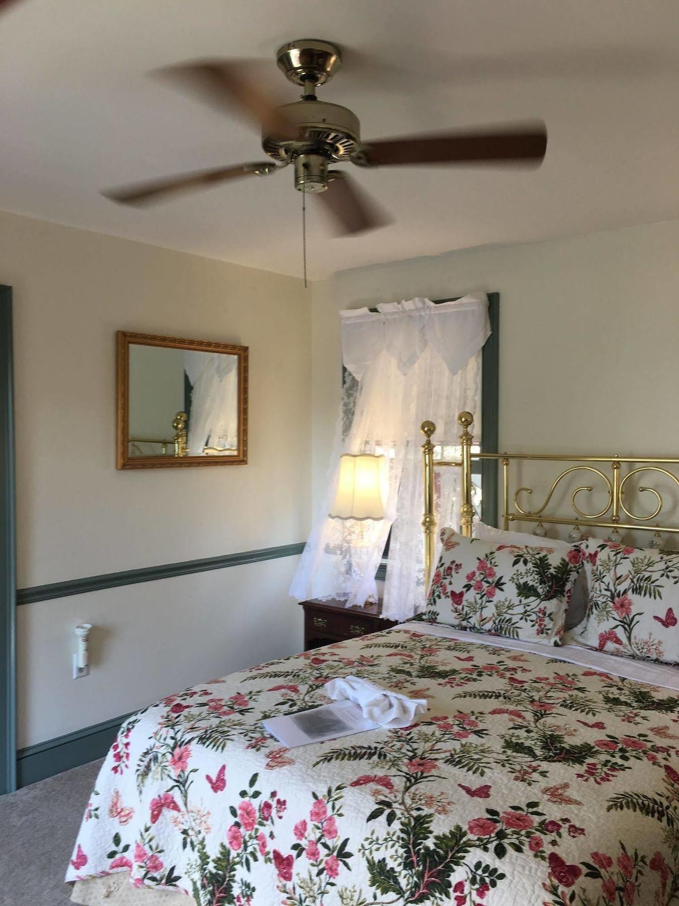 Parsonage Inn Bed And Breakfast Сент-Майклс Экстерьер фото